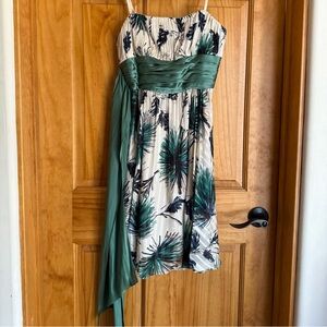 Elegant Green and Cream Strapless Dress